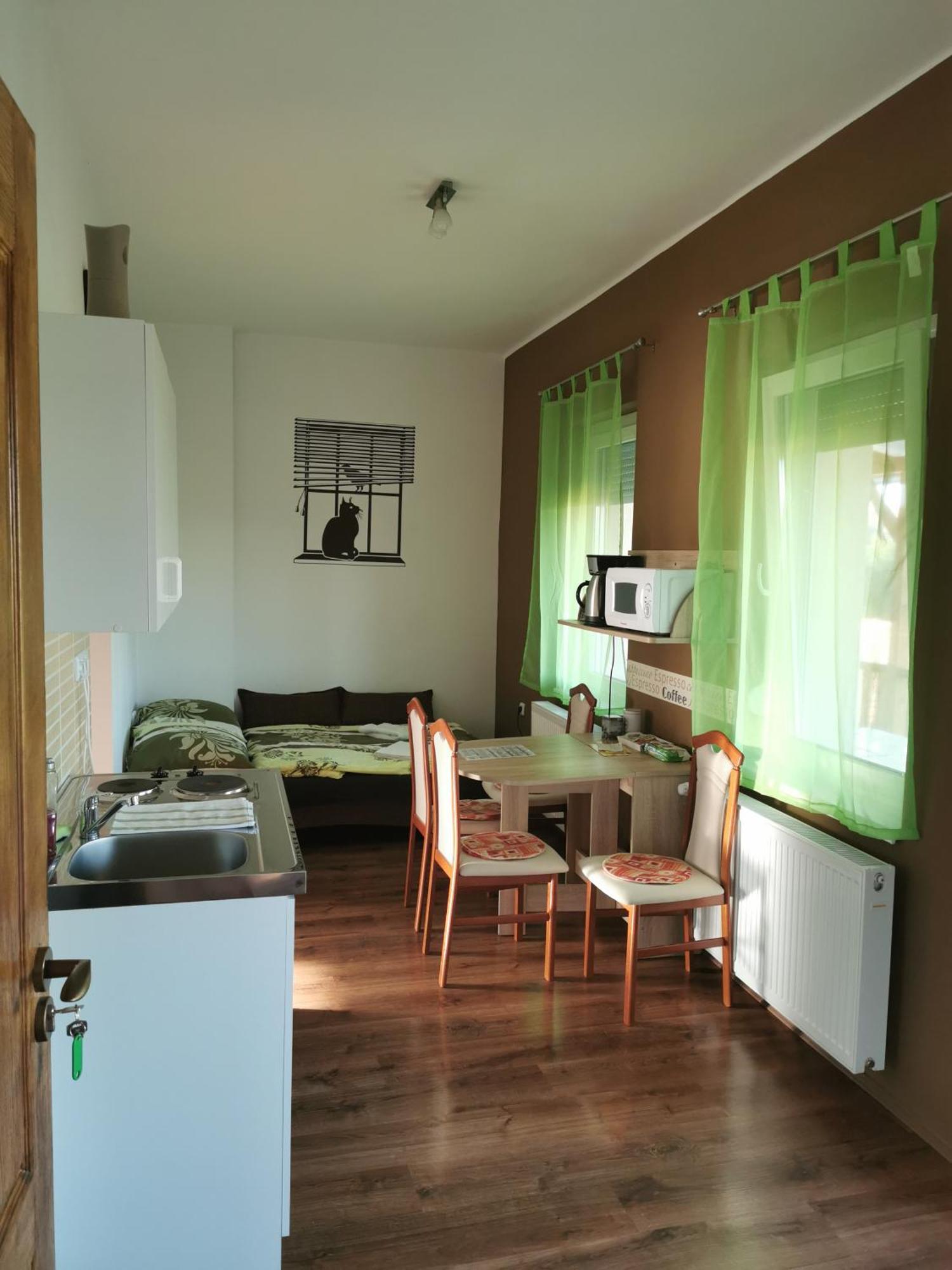 Kokusz Apartmanok Eger Pokoj fotografie